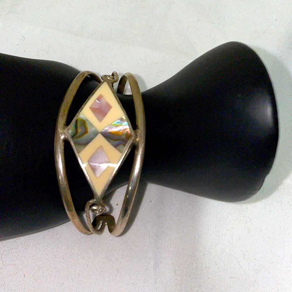 Alpaca Mexico silver cuff bracelet with abalone.